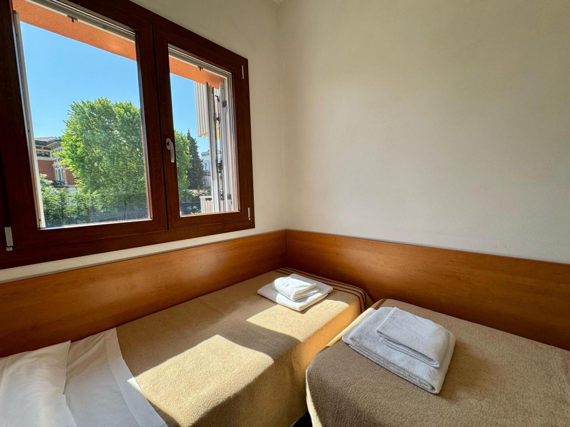 Easy Apartments Peschiera Peschiera del Garda Zewnętrze zdjęcie